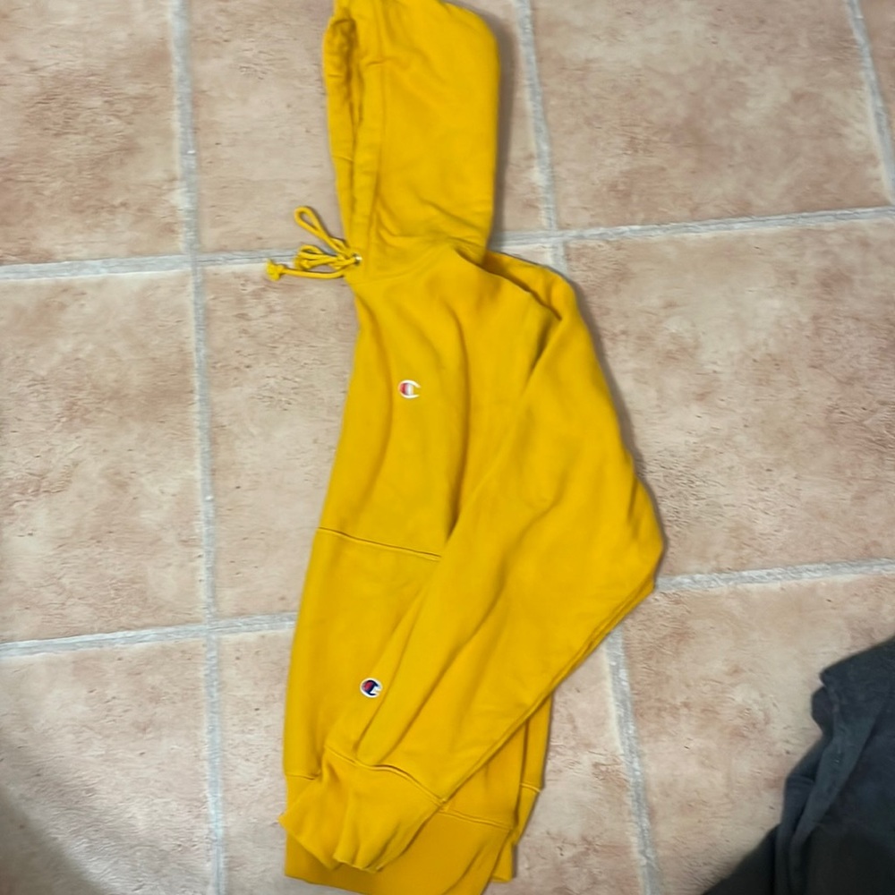 Yellow Champion hoodie.